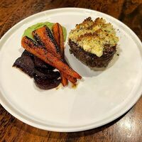 Чак Норрис стейк в Hamilton's pub