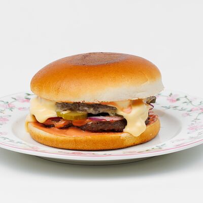 Двойной чизбургер в УРМАН кафе по цене 675 ₽