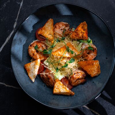 Салат Цезарь с креветками в Cafe Family по цене 750 ₽