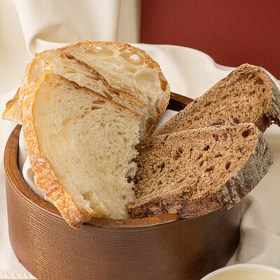 Корзина ремесленного хлеба в УГОДНИКИ по цене 338 ₽