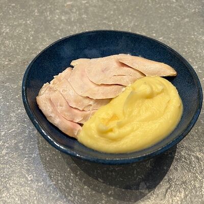 Дм Куриная грудка с картофельным пюре в Tehnikum по цене 570 ₽