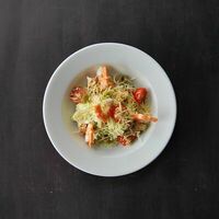 Салат Цезарь с тигровыми креветками в Милано