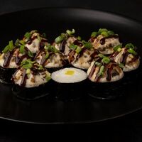 Запеченный с угрем тар-тар в Snail Суши