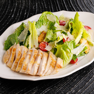 Цезарь с фермерским цыпленком в Ginza по цене 1390 ₽