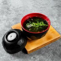 Мисо-суп с дайконом, вакаме и вонголе в Japan Corner