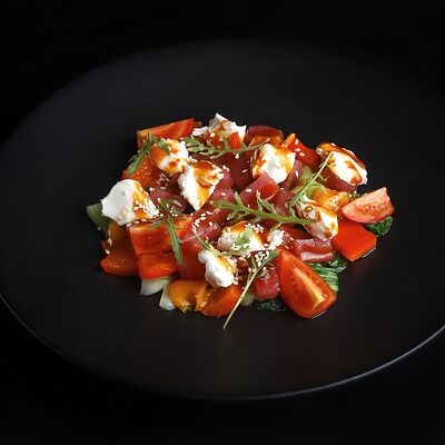 Салат из тунца с манго в Кабуки по цене 410