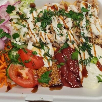 Шаурма на тарелке с курицей XXL в Шаурма быстро и вкусно по цене 550 ₽