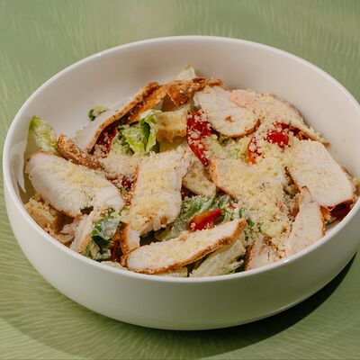 Салат с цыплёнкомв Сэт по цене 360 ₽