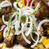 Куриные крылья на мангале в Teppanyaki
