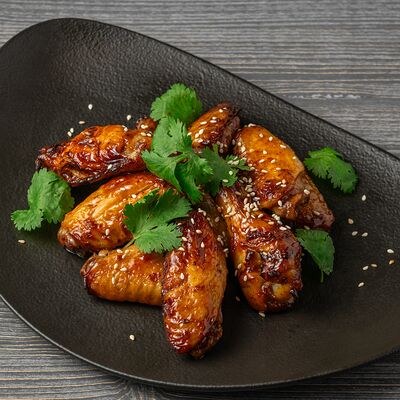 Куриные крылья в карамельном соусев Brasserie Kriek по цене 790 ₽