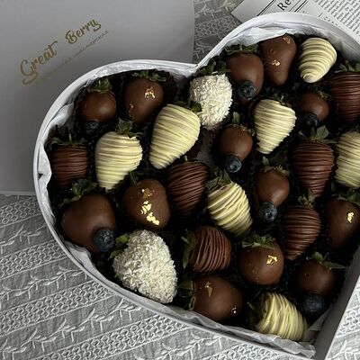 Клубника в шоколаде в сердце №6 в GREATBERRY по цене 7590 ₽