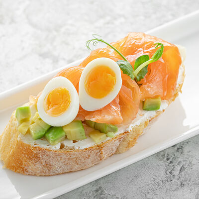 Брускетта с лососем и авокадо в Нектарин по цене 520 ₽