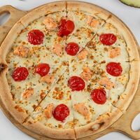 Пицца с лососемв Gusto pizza