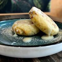 Сырники из фермерского творога со сгущенным молоком в BREADFOX