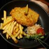 Венский шницель с картофелем фри и квашеной капустой в Cubby Bar по цене 460