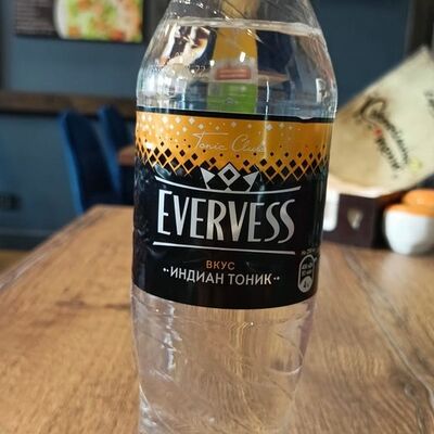 Evervess Tonic в Пицца-бар Legends по цене 150 ₽