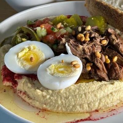 Израильский завтрак с говядиной в Camon Cafe по цене 785 ₽