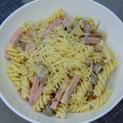 Паста с ветчиной и грибами в Sisters Food по цене 199