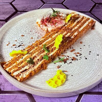 Десерт Мёд в МЁД kitchen по цене 660 ₽