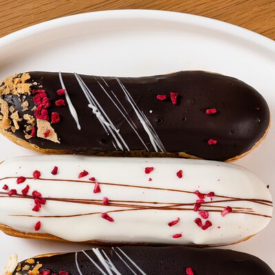 Эклер Шоколадный в Алёнка по цене 220 ₽