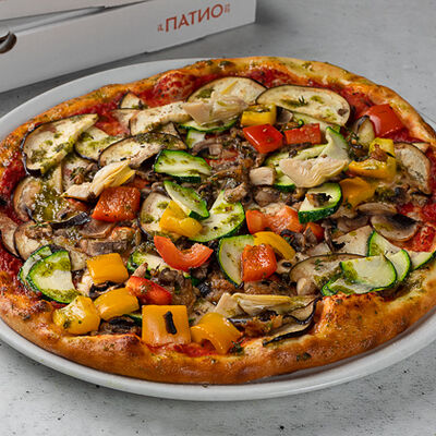 Пицца Примавера 28 см в IL Патио по цене 625 ₽