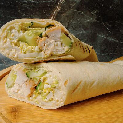 Цезарь-ролл в Вкус кафе по цене 391 ₽