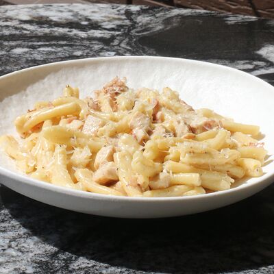 Паста с куриным филе в Дебют по цене 750 ₽