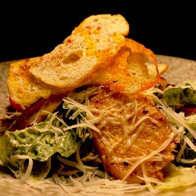 Цезарь с куриным филев Vinokurov karaoke rest по цене 807 ₽