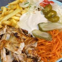 Шаверма на тарелке в Шаверма 24 Rus Kebab Узбекская кухня