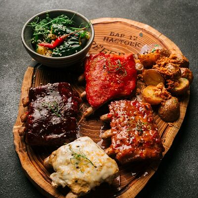 Ассорти из 4-х свиных рёбер 730 гр в Рёберная - Бар 12 по цене 1649 ₽