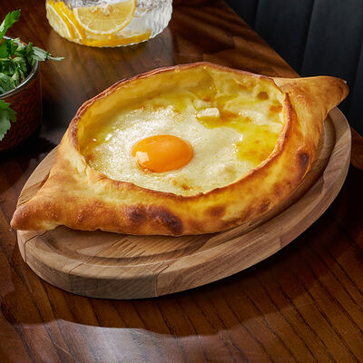 Хачапури по-аджарски в Маради по цене 655 ₽