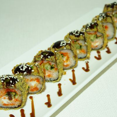 Горячий ролл с крабом в СУШИSELL по цене 628 ₽