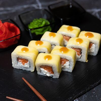 Ролл манго с лососем в Maki Family по цене 439