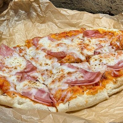 Римская пицца Ветчина-сыр в FABRIKA по цене 690 ₽