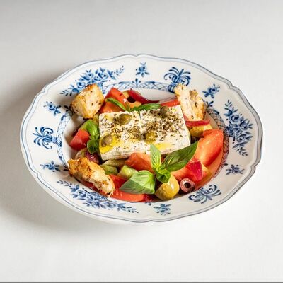 Греческий салат в ROMO по цене 1035 ₽