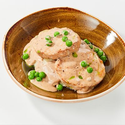 Котлетки из индейки с картофельным пюре и зелёным горошком в Room-cafe по цене 700 ₽