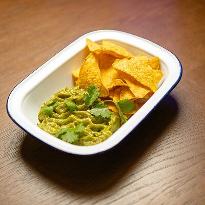 Начос с гуакамоле в El Machete по цене 580 ₽