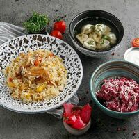 Салат и горячее в Баклажан в ТЦ 