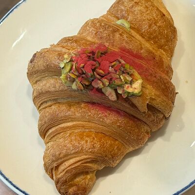 Круассан Фисташка-малина в Муси по цене 350 ₽