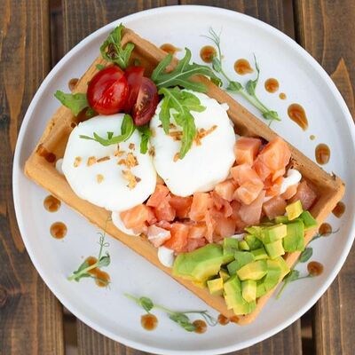 Завтрак на вафле в Кофе и Вафли по цене 650 ₽