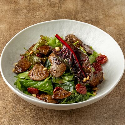 Салат с печенью кролика и вялеными томатами в Егерь по цене 1070 ₽