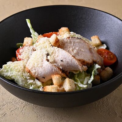 Цезарь с курицей в Форест по цене 550 ₽