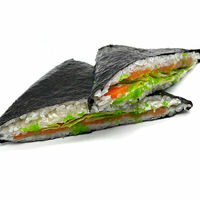 Онигирадзу с лососем в Эби Суши