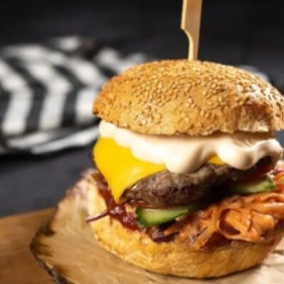 Бургер с мраморной говядиной в Рестобар по цене 550 ₽