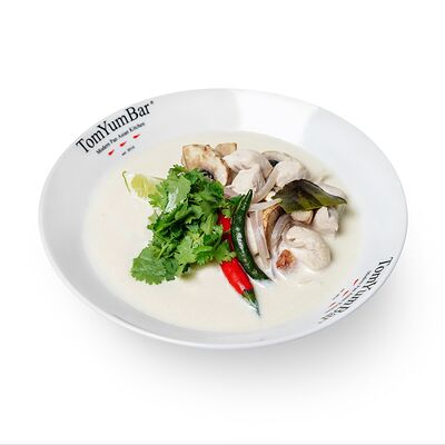 Tom kha с курицей и доброй порцией пропаренного риса в Tom Yum Bar по цене 688 ₽