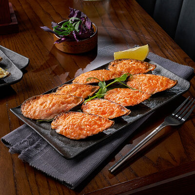 Запеченные мидии с икорным соусом и пармезаном в Маради по цене 1050 ₽