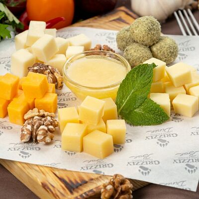 Тарелка сырная в Grizzly Bar по цене 740 ₽