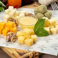 Тарелка сырная в Grizzly Bar