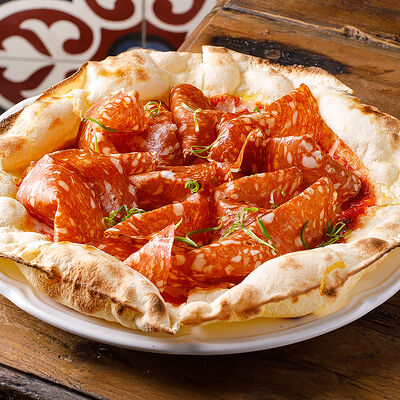 Pizza Romano Croccante Alla Diavola в Salone Pasta & Bar по цене 1590 ₽