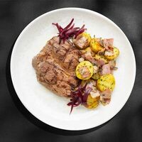 Свиная шея с картофелем и беконом в CLAVIS